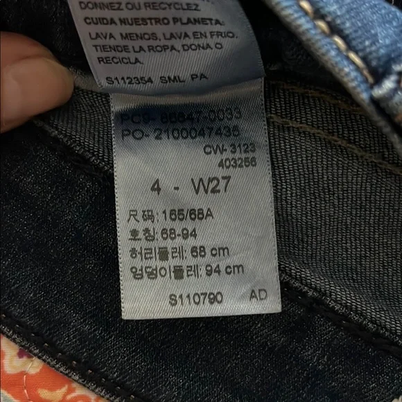 Signature by Levi Strauss Women's Jean Shorts - Picture 3 of 8